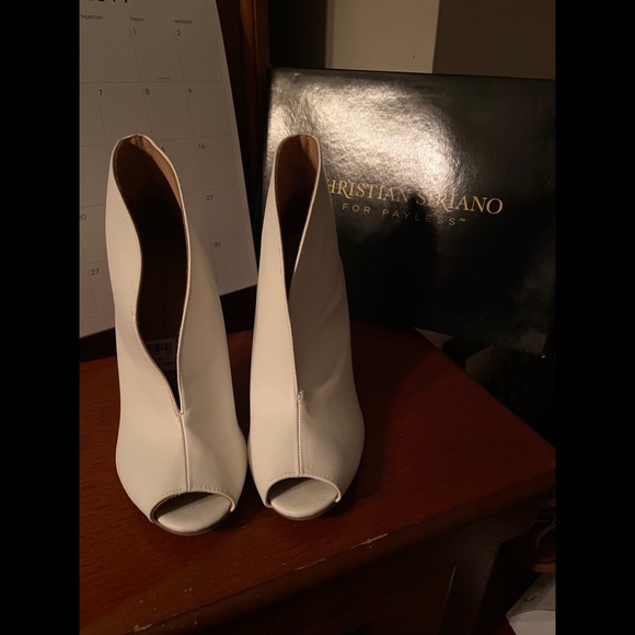 Christian Siriano White Vamp Booties - Picture 3 of 5
